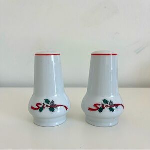 Christmas pleasure salt and pepper shakers vintage 90s